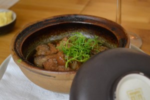 Caramel pork hotpot